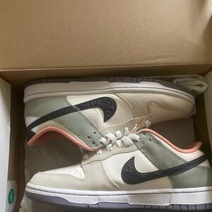 Nike White and Peach Sneakers with Gold Detail